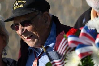 Centenarians honored in Veterans Day event at WWII Memorial